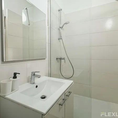 Ferienhaus Flexliving - - Mesnil Paris